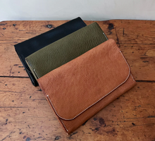 Load image into Gallery viewer, FYNN LEATHER POCKETBOOK WITH CARD HOLDERS AND POUCH