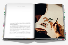 Load image into Gallery viewer, GUCCI: THE ART OF SILK