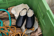 Load image into Gallery viewer, BEATRICE VALENZUELA UMBER BROWN CLOG WITH SHEARLING