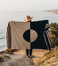 Load image into Gallery viewer, TREK LIGHT GEAR DIVIDED SKY BLANKET IN TAN AND BLACK