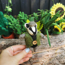 Load image into Gallery viewer, FELT SO GOOD Handmade Felt Barry Badger Hanging Felt Decoration