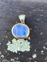 Load image into Gallery viewer, 22 CARAT MOONSTONE WITH SNAIL ENGRAVING 18K GOLD
