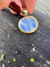 Load image into Gallery viewer, 22 CARAT MOONSTONE WITH SNAIL ENGRAVING 18K GOLD
