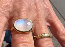 Load image into Gallery viewer, MOONSTONE RING 18k YELLOW GOLD SIZE 7.5
