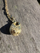Load image into Gallery viewer, BESPOKE MINI POD 18K DIAMOND WILDFLOWERS AND SNAIL “POD ONLY”
