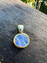 Load image into Gallery viewer, 22 CARAT MOONSTONE WITH SNAIL ENGRAVING 18K GOLD
