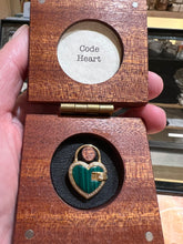 Load image into Gallery viewer, JAMES BANKS MINI HEART PADLOCK
