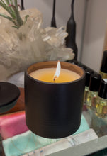 Load image into Gallery viewer, TYSA CANDLE GARDENIA PETAL / TUBEROSE / NEROLI BLOSSOM
