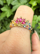 Load image into Gallery viewer, Rainbow Daisy Garland Petal Ring
