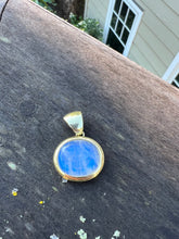 Load image into Gallery viewer, 22 CARAT MOONSTONE WITH SNAIL ENGRAVING 18K GOLD
