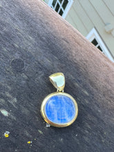 Load image into Gallery viewer, 22 CARAT MOONSTONE WITH SNAIL ENGRAVING 18K GOLD
