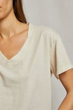 Load image into Gallery viewer, PERFECT WHITE TEE HENDRIX COTTON V-NECK
