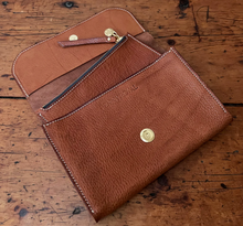 Load image into Gallery viewer, FYNN LEATHER POCKETBOOK WITH CARD HOLDERS AND POUCH
