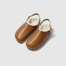 Load image into Gallery viewer, BEATRICE VALENZUELA UMBER BROWN CLOG WITH SHEARLING
