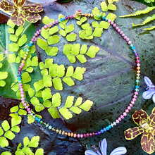 Load image into Gallery viewer, CHOKER RAINBOW LEI
