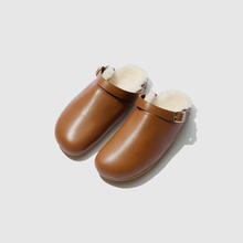 Load image into Gallery viewer, BEATRICE VALENZUELA UMBER BROWN CLOG WITH SHEARLING
