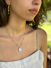Load image into Gallery viewer, ALOHI DROP WITH 18K GOLD BEADS
