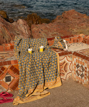 Load image into Gallery viewer, DOUBLE THROW IN TOTE BAG  95 X 110 INCHES
