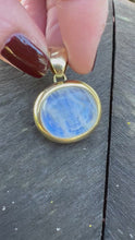 Load and play video in Gallery viewer, 22 CARAT MOONSTONE WITH SNAIL ENGRAVING 18K GOLD
