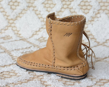 Load image into Gallery viewer, HEATHERMARIE HEATON HMH CARMEN MOX BOOT WITH TOGGLE IN STRAW
