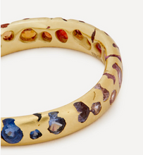 Load image into Gallery viewer, POLLY WALES 18ct Gold Narrow Rainbow Gradient Sapphire Confetti Ring
