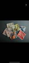 Load image into Gallery viewer, LIBRARY DINNER NAPKINS SET OF 6
