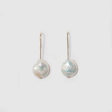 Load image into Gallery viewer, BEATRICE VALENZUELA WHITE BAROQUE PEARL EARRINGS
