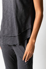 Load image into Gallery viewer, LEALLO DAISY TEE IN BLACK
