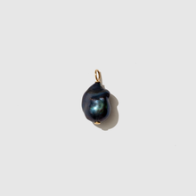 Load image into Gallery viewer, BEATRICE VALENZUELA BLACK BEETLE PEARL PENDANT
